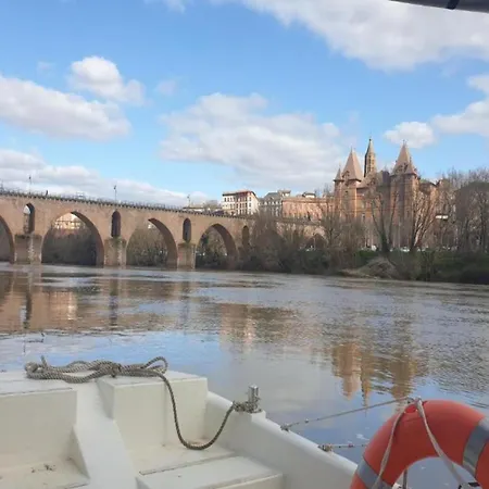 In By Aveyron River * Bruniquel