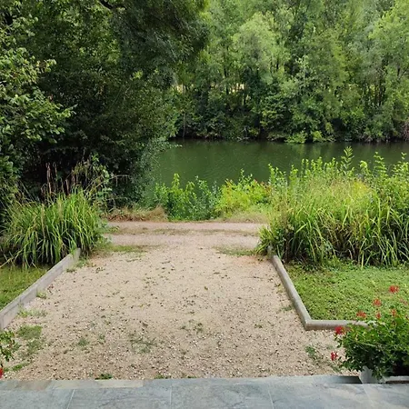 فيلة In On The Aveyron River